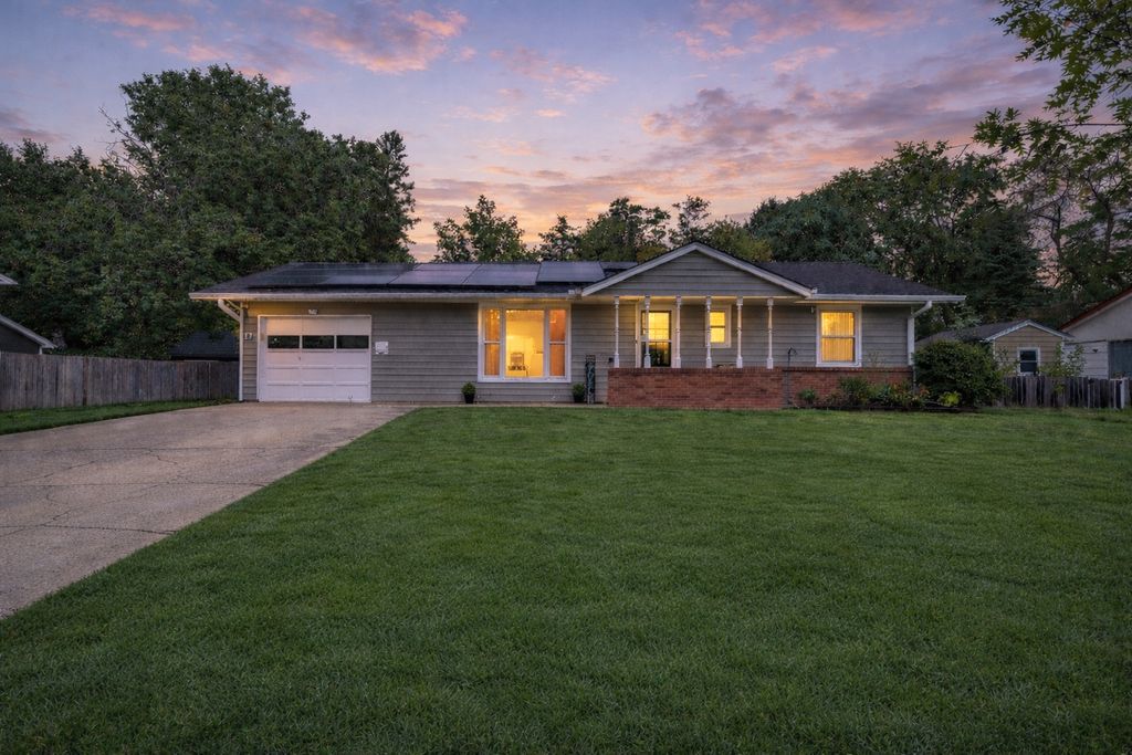 7928 Hillside Trail S, Cottage Grove, MN 55016