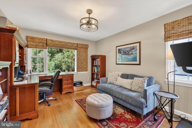 5721 MACARTHUR BLVD NW, Washington, DC 20016
