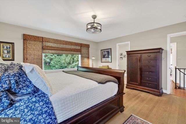 5721 MACARTHUR BLVD NW, Washington, DC 20016