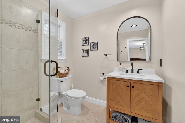 5721 MACARTHUR BLVD NW, Washington, DC 20016
