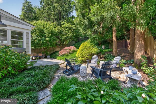 5721 MACARTHUR BLVD NW, Washington, DC 20016