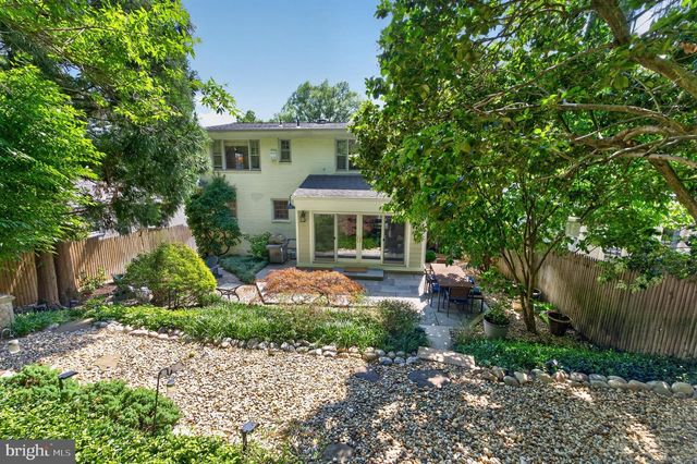5721 MACARTHUR BLVD NW, Washington, DC 20016