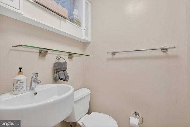 5721 MACARTHUR BLVD NW, Washington, DC 20016