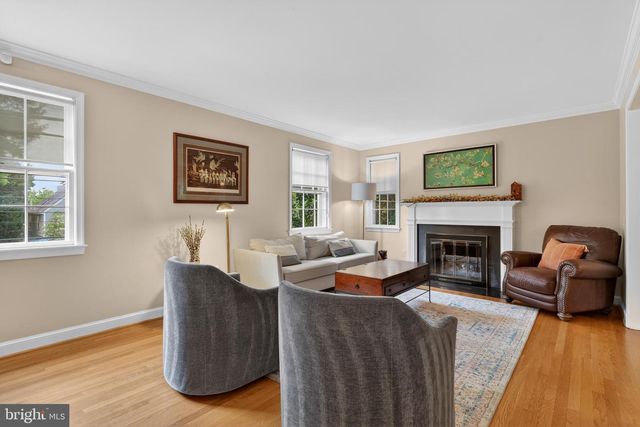 5721 MACARTHUR BLVD NW, Washington, DC 20016