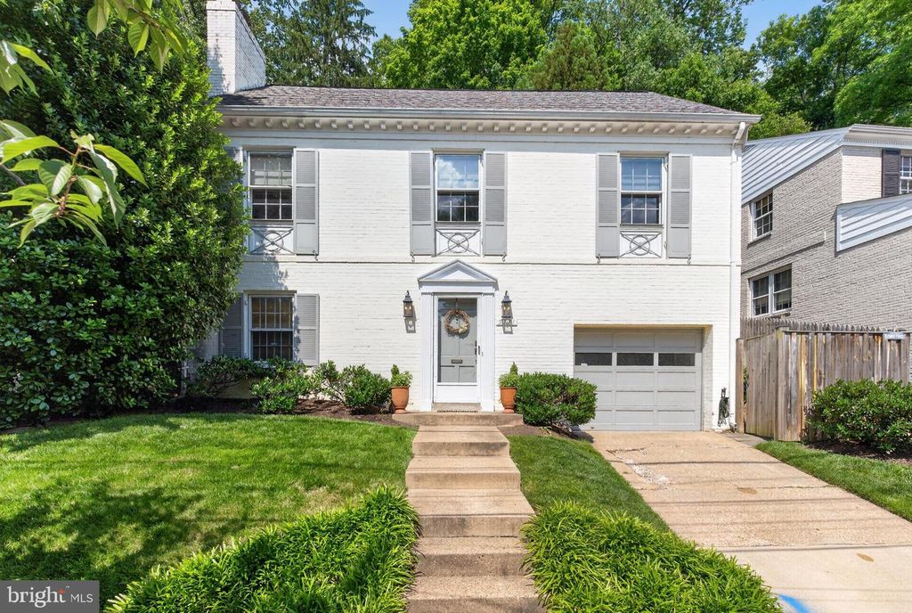 5721 MACARTHUR BLVD NW, Washington, DC 20016