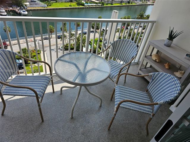 300 Bayview Drive 905, Sunny Isles Beach, FL 33160