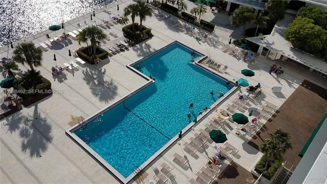 300 Bayview Drive 905, Sunny Isles Beach, FL 33160