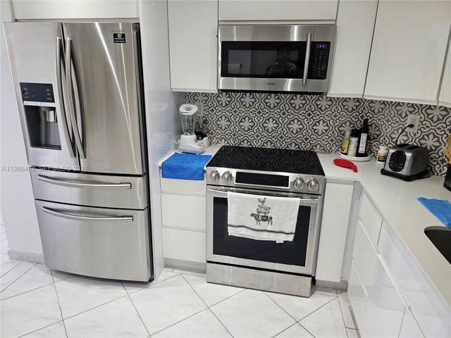 300 Bayview Drive 905, Sunny Isles Beach, FL 33160