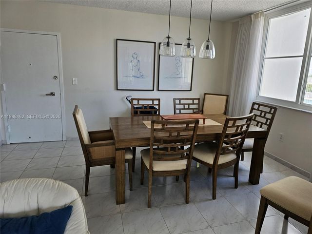 300 Bayview Drive 905, Sunny Isles Beach, FL 33160