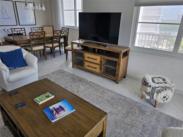 300 Bayview Drive 905, Sunny Isles Beach, FL 33160