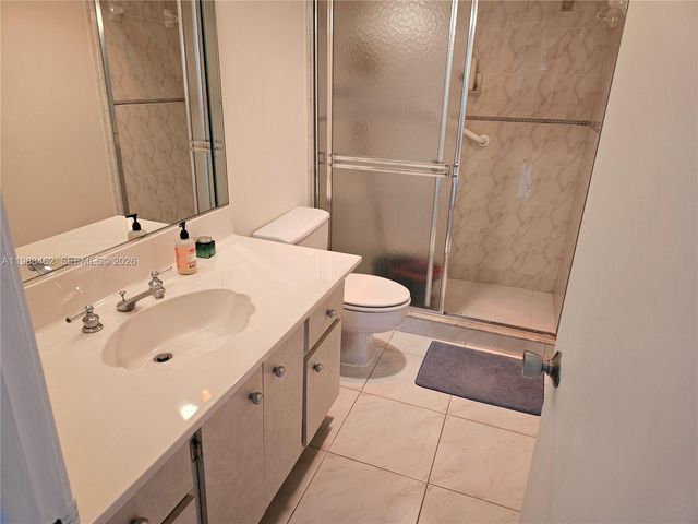 300 Bayview Drive 905, Sunny Isles Beach, FL 33160