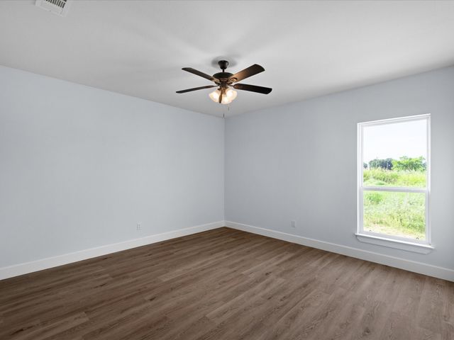 1013 Magnolia Court, Springtown, TX 76082