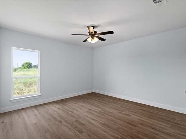 1013 Magnolia Court, Springtown, TX 76082