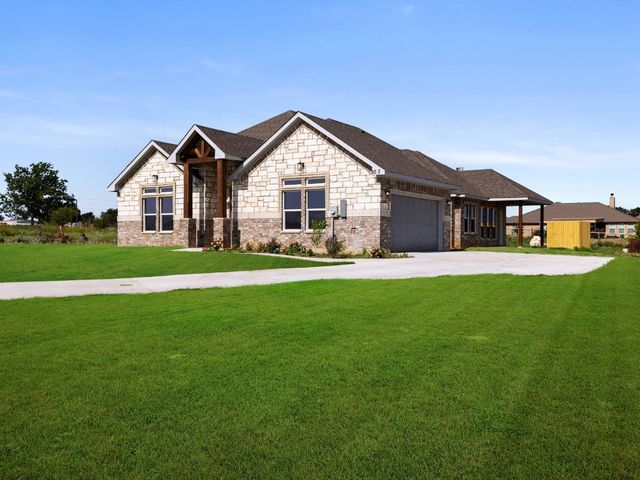 1013 Magnolia Court, Springtown, TX 76082