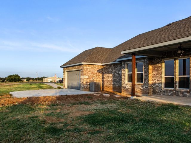 1013 Magnolia Court, Springtown, TX 76082