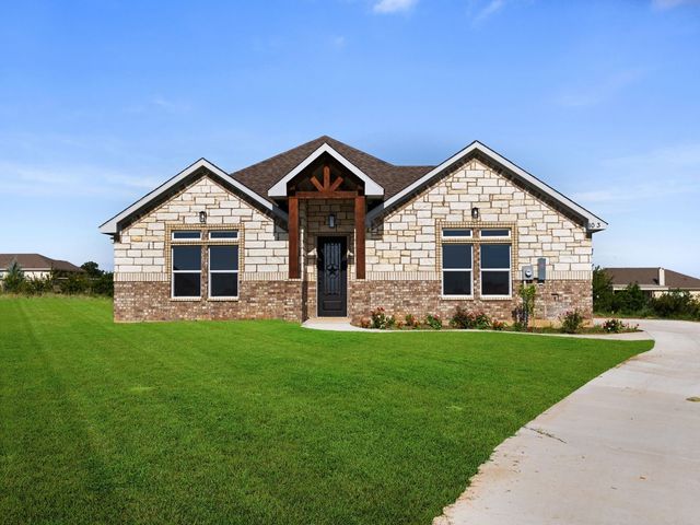 1013 Magnolia Court, Springtown, TX 76082