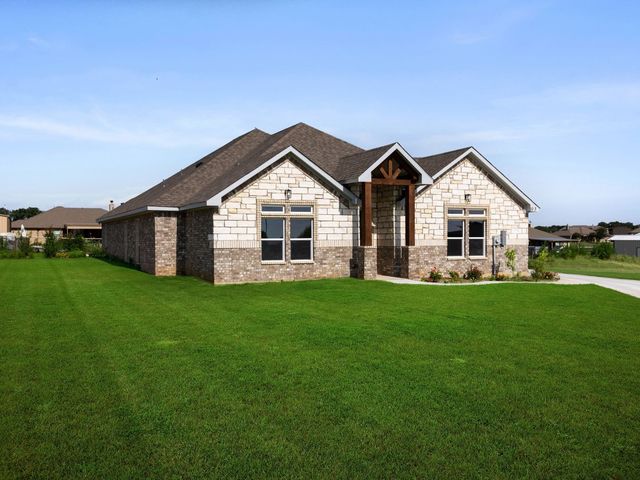 1013 Magnolia Court, Springtown, TX 76082