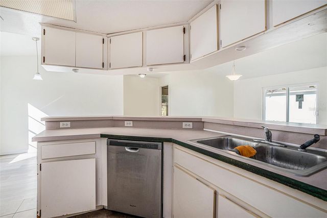 8512 LAZY RIVER DRIVE, Tampa, FL 33617