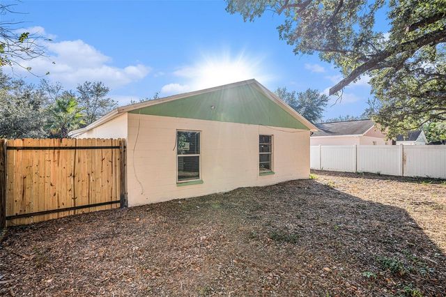 8512 LAZY RIVER DRIVE, Tampa, FL 33617