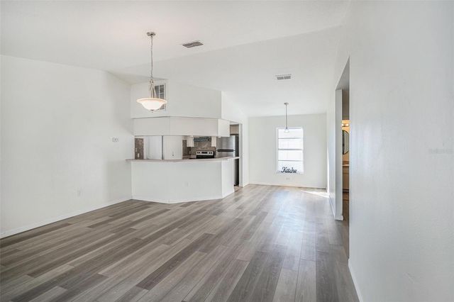 8512 LAZY RIVER DRIVE, Tampa, FL 33617