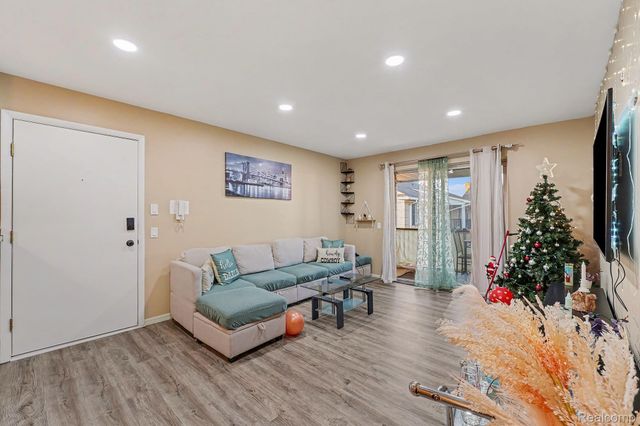 34720 Huntley Drive 22, Sterling Heights, MI 48312