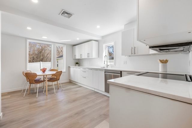 561 Beechwood St, Cohasset, MA 02025