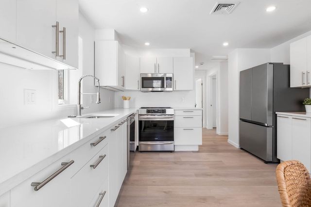 561 Beechwood St, Cohasset, MA 02025