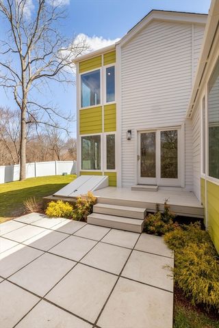 561 Beechwood St, Cohasset, MA 02025