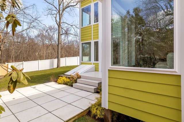 561 Beechwood St, Cohasset, MA 02025