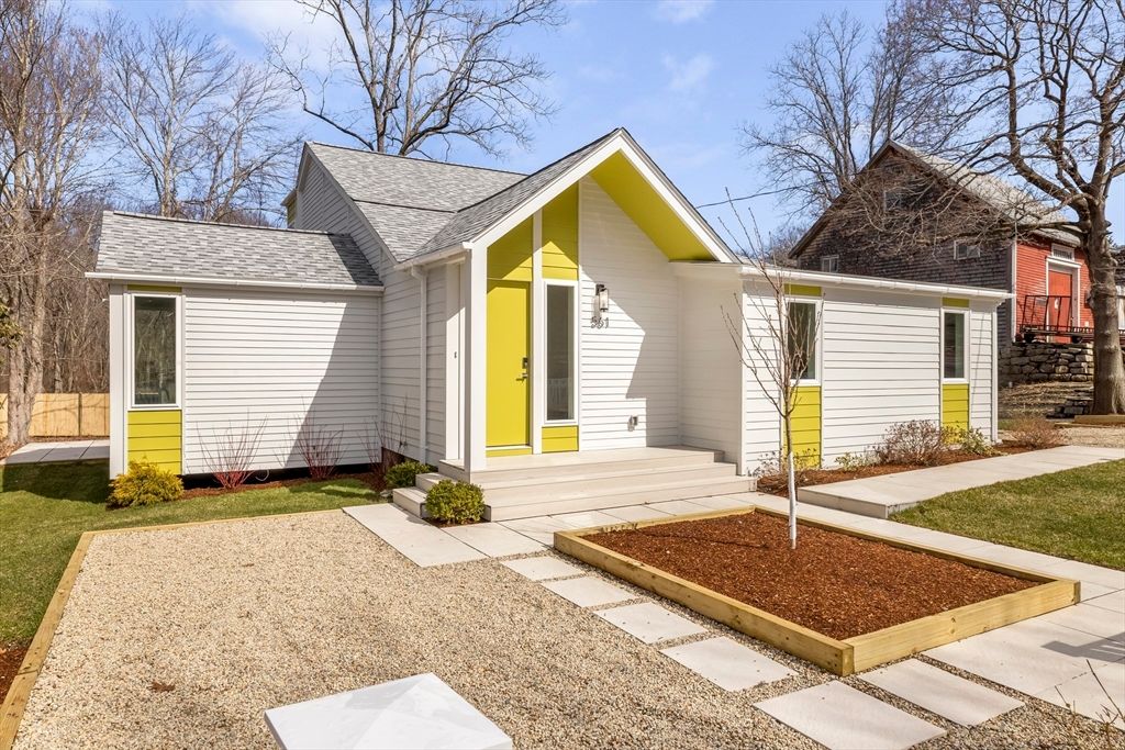 561 Beechwood St, Cohasset, MA 02025