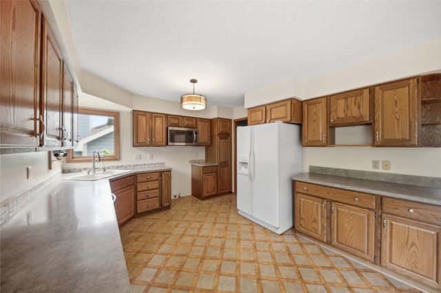 812 S 26th Street, West Des Moines, IA 50265