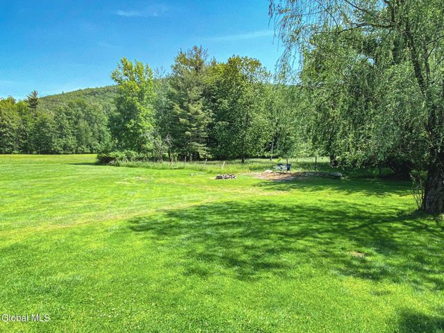 5 Hanneford Road, Queensbury, NY 12804