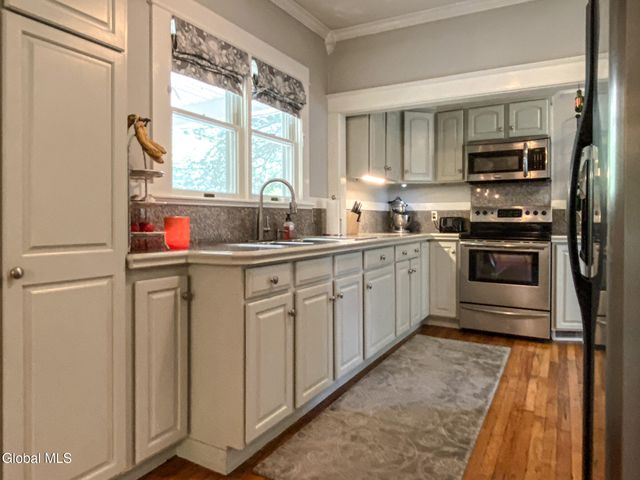 5 Hanneford Road, Queensbury, NY 12804