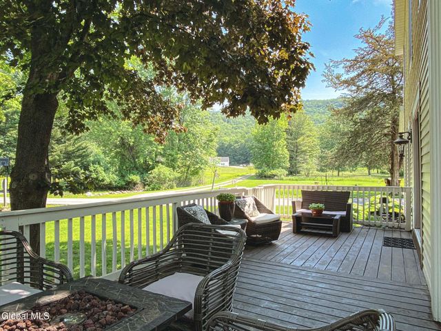 5 Hanneford Road, Queensbury, NY 12804