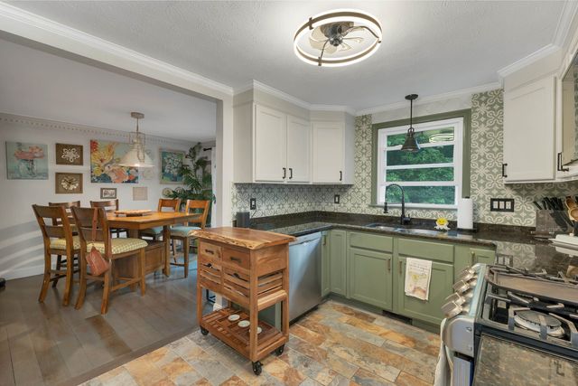 3 Albury Stone Circle, Nashua, NH 03063