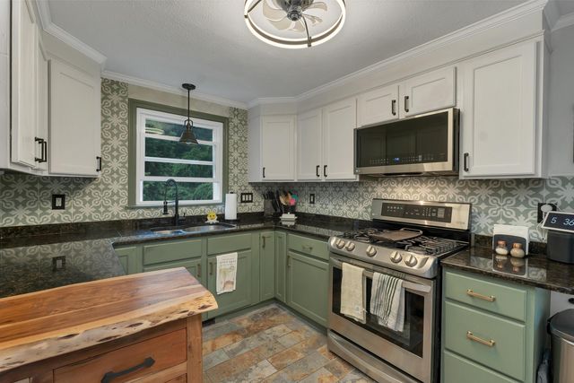 3 Albury Stone Circle, Nashua, NH 03063