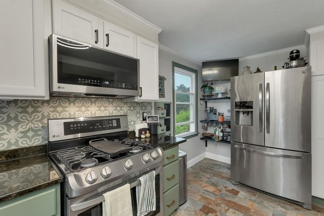 3 Albury Stone Circle, Nashua, NH 03063