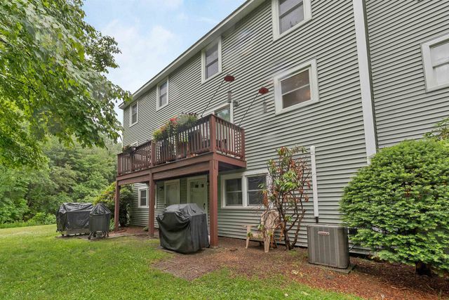 3 Albury Stone Circle, Nashua, NH 03063