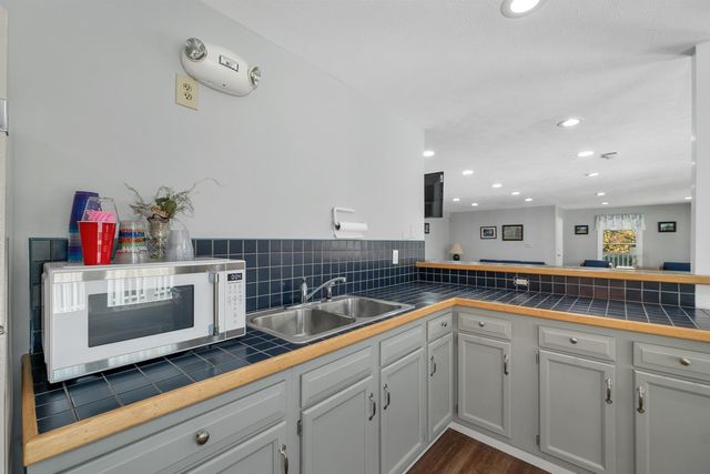 3 Albury Stone Circle, Nashua, NH 03063