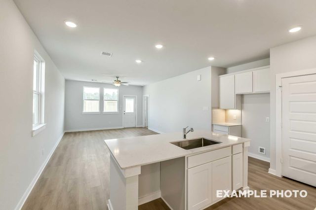 124 W Canopy Crossing Circle, Conroe, TX 77301