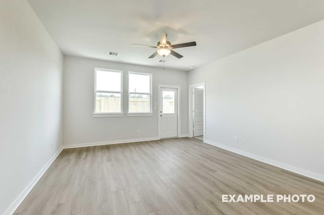 124 W Canopy Crossing Circle, Conroe, TX 77301