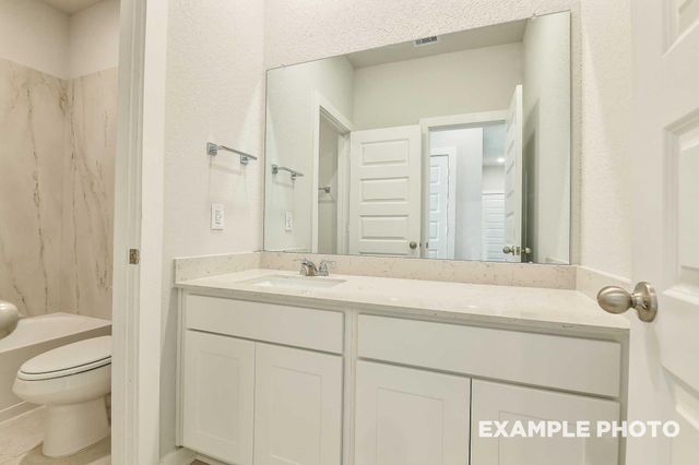 124 W Canopy Crossing Circle, Conroe, TX 77301