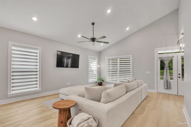 1006 W Lloyd St, Pensacola, FL 32501