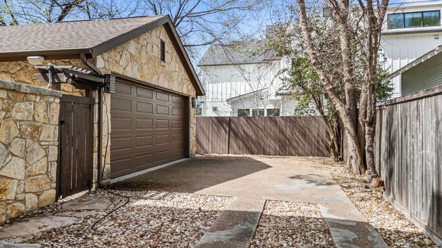 2002 Kinney Ave B, Austin, TX 78704