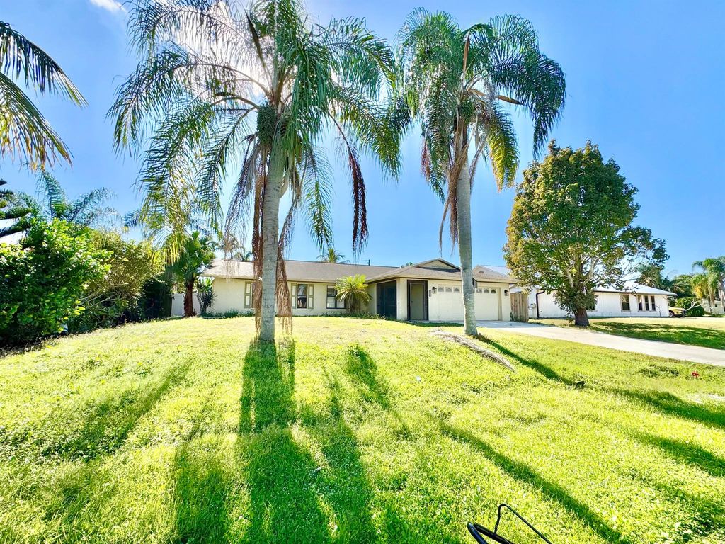 190 SW Ray Avenue, Port St Lucie, FL 34953