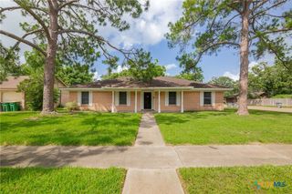 101 Sussex Dell Drive, Victoria, TX 77904