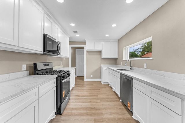 2202 Des Jardines Street, Houston, TX 77023