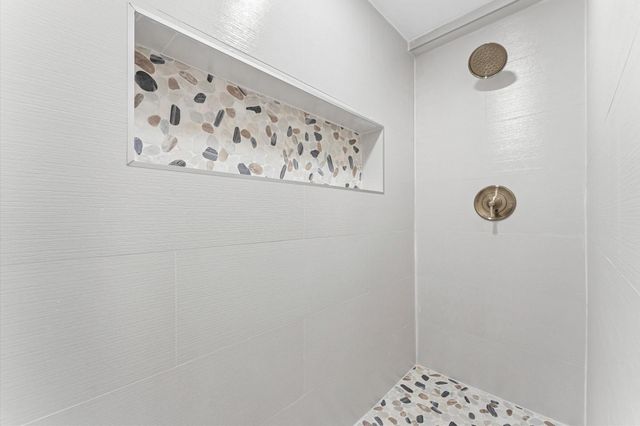 2202 Des Jardines Street, Houston, TX 77023