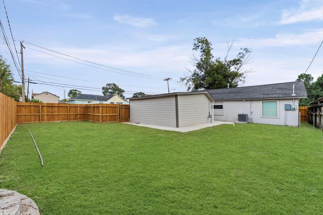 2202 Des Jardines Street, Houston, TX 77023