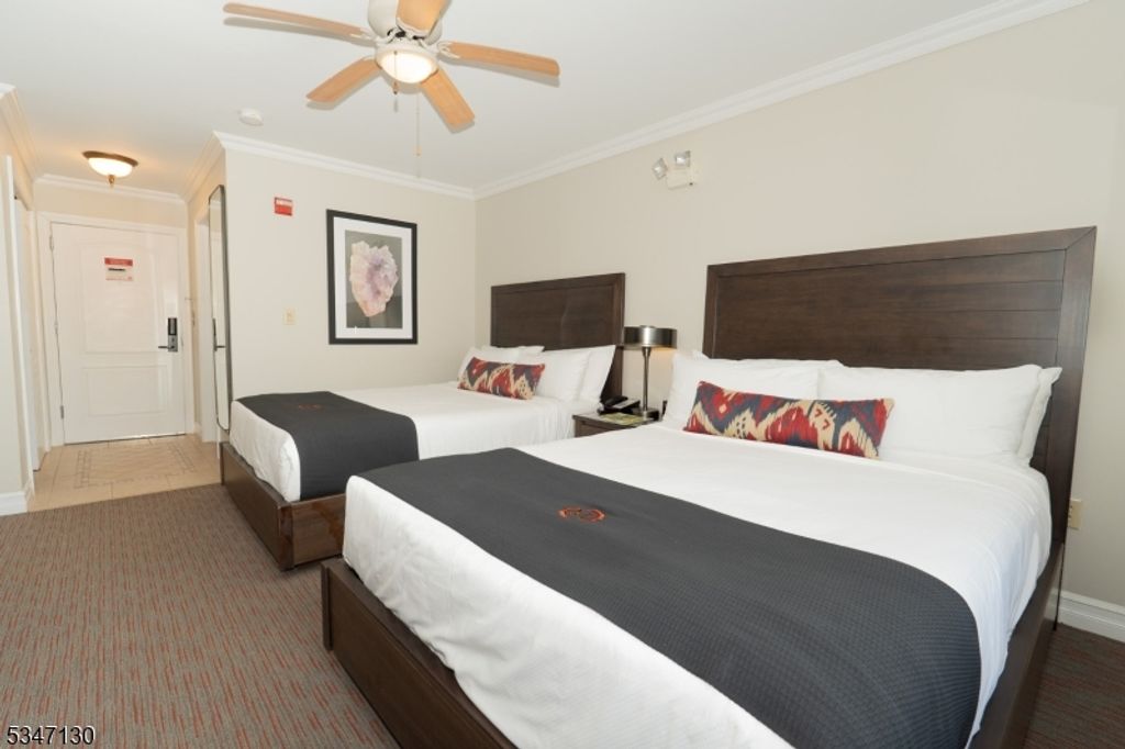 2 Chamonix Dr 103, Vernon Twp., NJ 07462